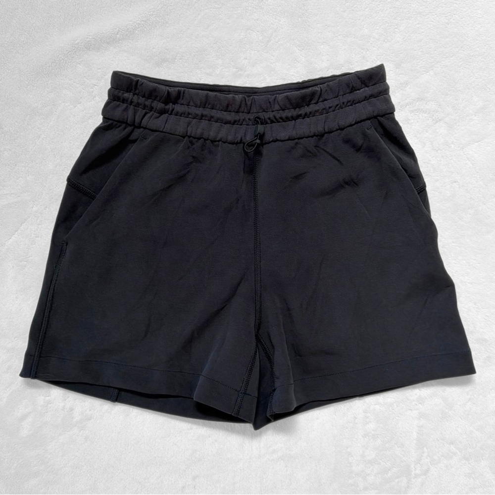 Lululemon Softstreme High-Rise Short 4” – Black – Size 2